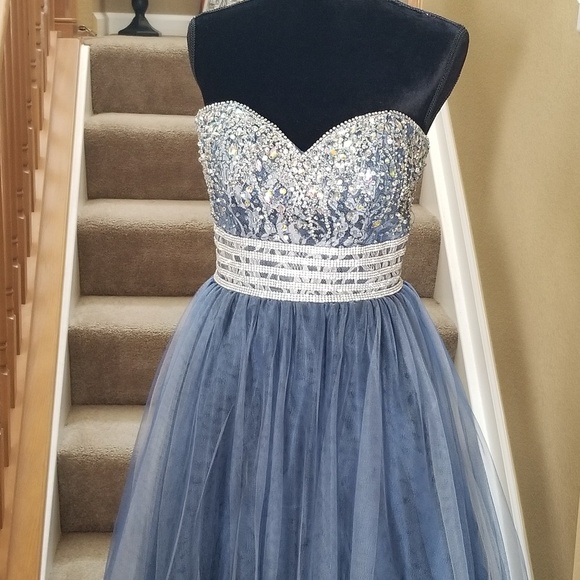 FIESTA Gorgeous beaded corset formal dress!! Size 6 - Picture 8 of 8